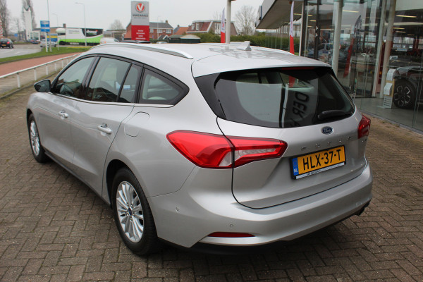 Ford FOCUS Wagon 1.0-125pk EcoBoost Mild-hybrid Titanium. Mooie, ruime, luxe en comfortabele Ford Focus wagon. Volautm. airco dual, camera, easy entry/easy go, stoel-, stuur- en voorraamverw., cruise control, Isofix, side- en lane assist, parkeersensoren v+a, LM wielen etc.