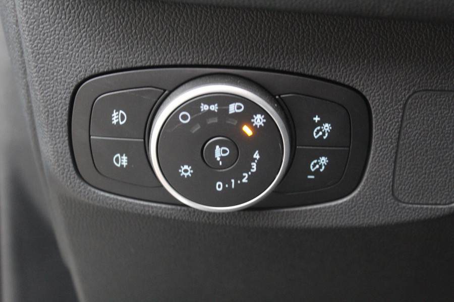 Ford FOCUS Wagon 1.0-125pk EcoBoost Mild-hybrid Titanium. Mooie, ruime, luxe en comfortabele Ford Focus wagon. Volautm. airco dual, camera, easy entry/easy go, stoel-, stuur- en voorraamverw., cruise control, Isofix, side- en lane assist, parkeersensoren v+a, LM wielen etc.