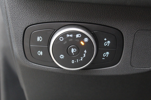 Ford FOCUS Wagon 1.0-125pk EcoBoost Mild-hybrid Titanium. Mooie, ruime, luxe en comfortabele Ford Focus wagon. Volautm. airco dual, camera, easy entry/easy go, stoel-, stuur- en voorraamverw., cruise control, Isofix, side- en lane assist, parkeersensoren v+a, LM wielen etc.
