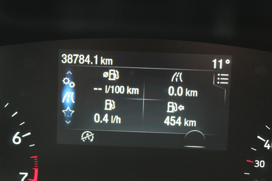 Ford FOCUS Wagon 1.0-125pk EcoBoost Mild-hybrid Titanium. Mooie, ruime, luxe en comfortabele Ford Focus wagon. Volautm. airco dual, camera, easy entry/easy go, stoel-, stuur- en voorraamverw., cruise control, Isofix, side- en lane assist, parkeersensoren v+a, LM wielen etc.