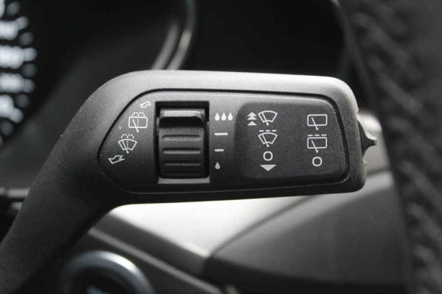 Ford FOCUS Wagon 1.0-125pk EcoBoost Mild-hybrid Titanium. Mooie, ruime, luxe en comfortabele Ford Focus wagon. Volautm. airco dual, camera, easy entry/easy go, stoel-, stuur- en voorraamverw., cruise control, Isofix, side- en lane assist, parkeersensoren v+a, LM wielen etc.