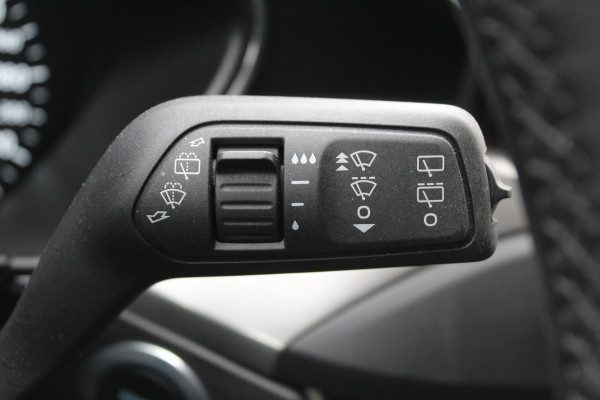 Ford FOCUS Wagon 1.0-125pk EcoBoost Mild-hybrid Titanium. Mooie, ruime, luxe en comfortabele Ford Focus wagon. Volautm. airco dual, camera, easy entry/easy go, stoel-, stuur- en voorraamverw., cruise control, Isofix, side- en lane assist, parkeersensoren v+a, LM wielen etc.