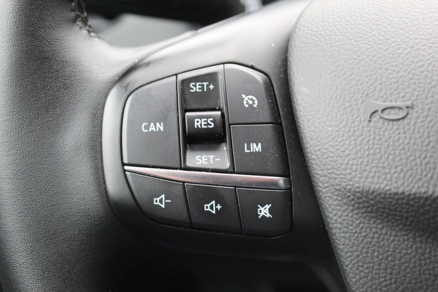 Ford FOCUS Wagon 1.0-125pk EcoBoost Mild-hybrid Titanium. Mooie, ruime, luxe en comfortabele Ford Focus wagon. Volautm. airco dual, camera, easy entry/easy go, stoel-, stuur- en voorraamverw., cruise control, Isofix, side- en lane assist, parkeersensoren v+a, LM wielen etc.