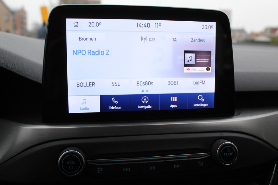 Ford FOCUS Wagon 1.0-125pk EcoBoost Mild-hybrid Titanium. Mooie, ruime, luxe en comfortabele Ford Focus wagon. Volautm. airco dual, camera, easy entry/easy go, stoel-, stuur- en voorraamverw., cruise control, Isofix, side- en lane assist, parkeersensoren v+a, LM wielen etc.