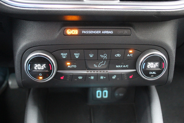 Ford FOCUS Wagon 1.0-125pk EcoBoost Mild-hybrid Titanium. Mooie, ruime, luxe en comfortabele Ford Focus wagon. Volautm. airco dual, camera, easy entry/easy go, stoel-, stuur- en voorraamverw., cruise control, Isofix, side- en lane assist, parkeersensoren v+a, LM wielen etc.