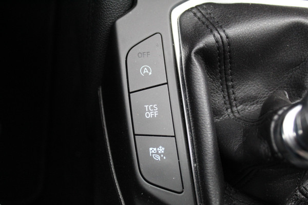 Ford FOCUS Wagon 1.0-125pk EcoBoost Mild-hybrid Titanium. Mooie, ruime, luxe en comfortabele Ford Focus wagon. Volautm. airco dual, camera, easy entry/easy go, stoel-, stuur- en voorraamverw., cruise control, Isofix, side- en lane assist, parkeersensoren v+a, LM wielen etc.