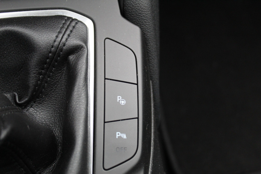 Ford FOCUS Wagon 1.0-125pk EcoBoost Mild-hybrid Titanium. Mooie, ruime, luxe en comfortabele Ford Focus wagon. Volautm. airco dual, camera, easy entry/easy go, stoel-, stuur- en voorraamverw., cruise control, Isofix, side- en lane assist, parkeersensoren v+a, LM wielen etc.