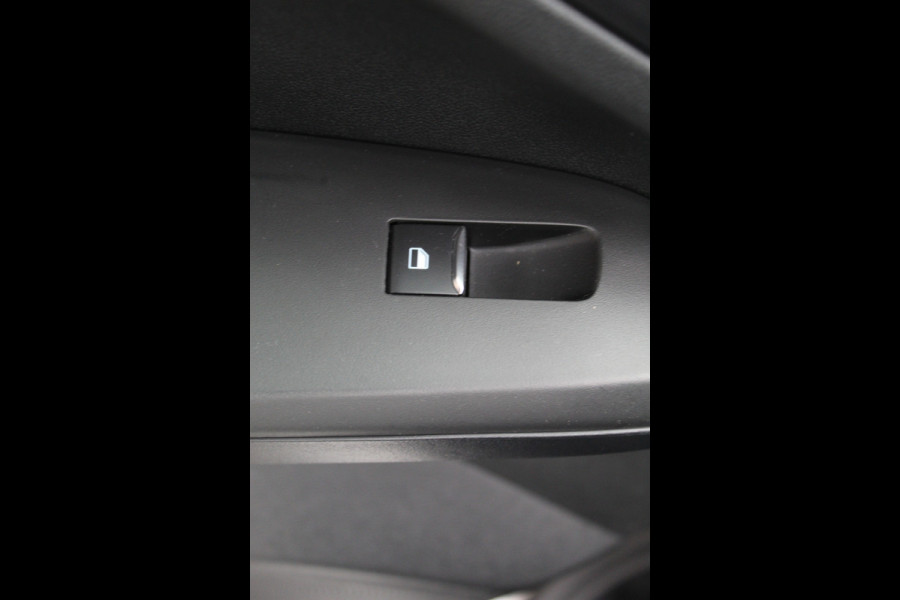 Ford FOCUS Wagon 1.0-125pk EcoBoost Mild-hybrid Titanium. Mooie, ruime, luxe en comfortabele Ford Focus wagon. Volautm. airco dual, camera, easy entry/easy go, stoel-, stuur- en voorraamverw., cruise control, Isofix, side- en lane assist, parkeersensoren v+a, LM wielen etc.