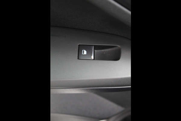 Ford FOCUS Wagon 1.0-125pk EcoBoost Mild-hybrid Titanium. Mooie, ruime, luxe en comfortabele Ford Focus wagon. Volautm. airco dual, camera, easy entry/easy go, stoel-, stuur- en voorraamverw., cruise control, Isofix, side- en lane assist, parkeersensoren v+a, LM wielen etc.