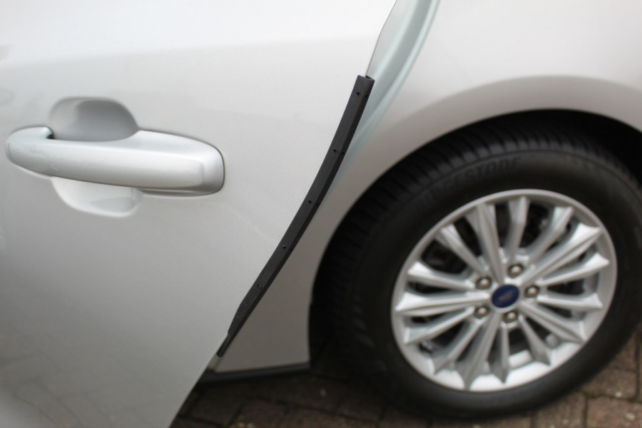 Ford FOCUS Wagon 1.0-125pk EcoBoost Mild-hybrid Titanium. Mooie, ruime, luxe en comfortabele Ford Focus wagon. Volautm. airco dual, camera, easy entry/easy go, stoel-, stuur- en voorraamverw., cruise control, Isofix, side- en lane assist, parkeersensoren v+a, LM wielen etc.