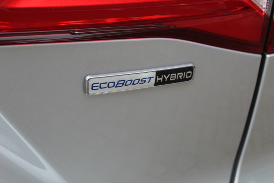 Ford FOCUS Wagon 1.0-125pk EcoBoost Mild-hybrid Titanium. Mooie, ruime, luxe en comfortabele Ford Focus wagon. Volautm. airco dual, camera, easy entry/easy go, stoel-, stuur- en voorraamverw., cruise control, Isofix, side- en lane assist, parkeersensoren v+a, LM wielen etc.