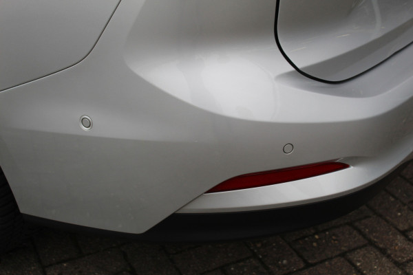 Ford FOCUS Wagon 1.0-125pk EcoBoost Mild-hybrid Titanium. Mooie, ruime, luxe en comfortabele Ford Focus wagon. Volautm. airco dual, camera, easy entry/easy go, stoel-, stuur- en voorraamverw., cruise control, Isofix, side- en lane assist, parkeersensoren v+a, LM wielen etc.