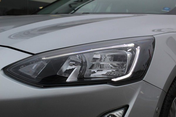 Ford FOCUS Wagon 1.0-125pk EcoBoost Mild-hybrid Titanium. Mooie, ruime, luxe en comfortabele Ford Focus wagon. Volautm. airco dual, camera, easy entry/easy go, stoel-, stuur- en voorraamverw., cruise control, Isofix, side- en lane assist, parkeersensoren v+a, LM wielen etc.