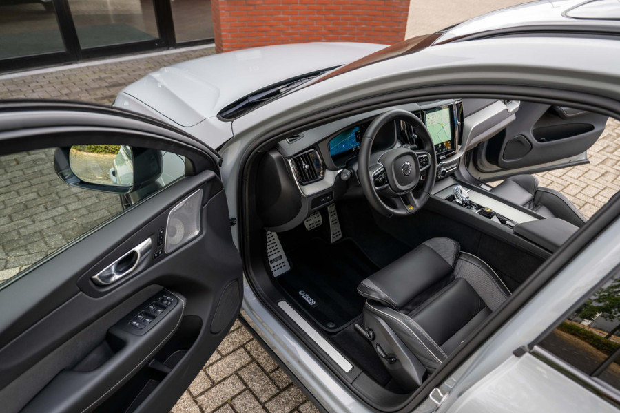 Volvo XC60 2.0 T8 AWD Polestar Engineered HEICO B&W Pano