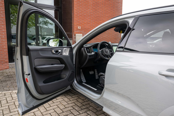Volvo XC60 2.0 T8 AWD Polestar Engineered HEICO B&W Pano