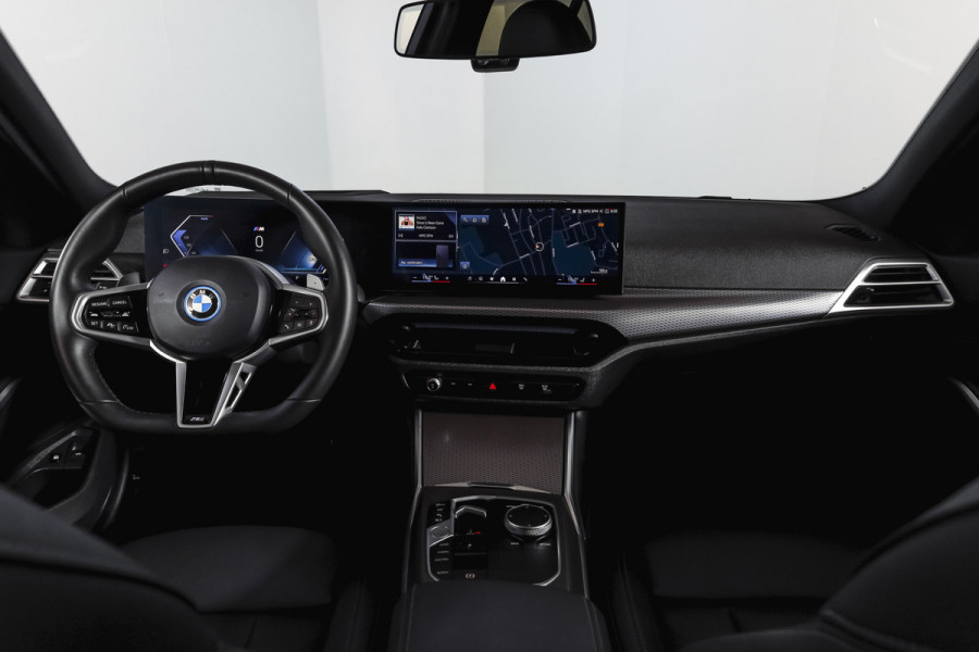 BMW 3 Serie Touring 330e xDrive M Sport Edition | Dig. Cockpit | Adapt. Cruise | Stoelverw. | PDC | 360 Camera | NAV + App. Connect | ECC | Elek. Klep | LM 18" | 3198