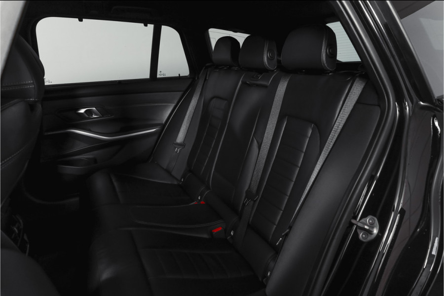 BMW 3 Serie Touring 330e xDrive M Sport Edition | Dig. Cockpit | Adapt. Cruise | Stoelverw. | PDC | 360 Camera | NAV + App. Connect | ECC | Elek. Klep | LM 18" | 3198