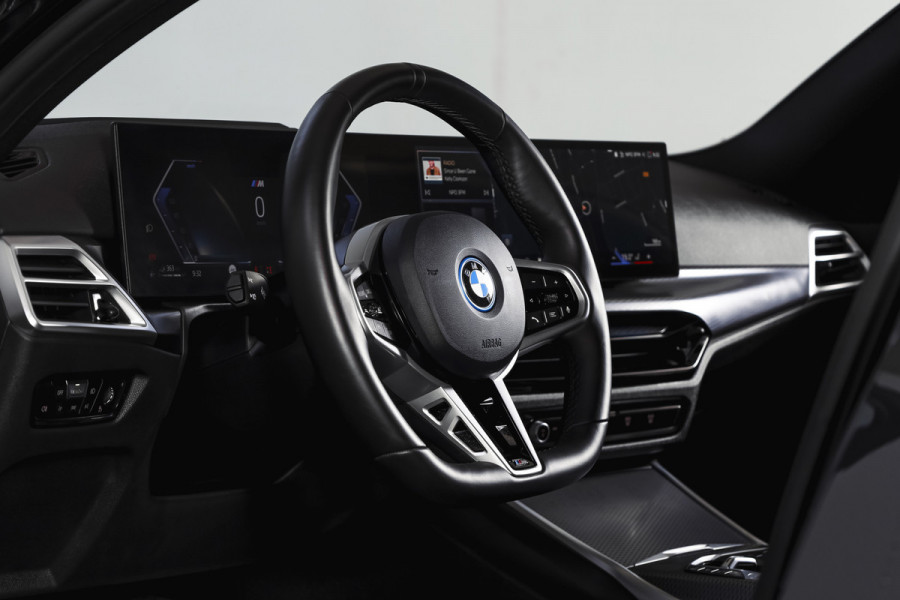 BMW 3 Serie Touring 330e xDrive M Sport Edition | Dig. Cockpit | Adapt. Cruise | Stoelverw. | PDC | 360 Camera | NAV + App. Connect | ECC | Elek. Klep | LM 18" | 3198