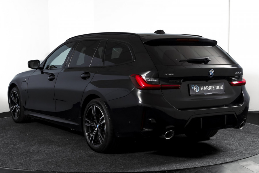 BMW 3 Serie Touring 330e xDrive M Sport Edition | Dig. Cockpit | Adapt. Cruise | Stoelverw. | PDC | 360 Camera | NAV + App. Connect | ECC | Elek. Klep | LM 18" | 3198