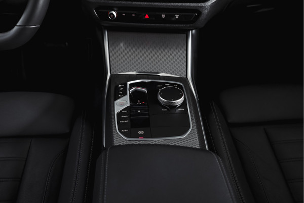 BMW 3 Serie Touring 330e xDrive M Sport Edition | Dig. Cockpit | Adapt. Cruise | Stoelverw. | PDC | 360 Camera | NAV + App. Connect | ECC | Elek. Klep | LM 18" | 3198