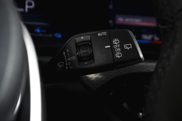 BMW 3 Serie Touring 330e xDrive M Sport Edition | Dig. Cockpit | Adapt. Cruise | Stoelverw. | PDC | 360 Camera | NAV + App. Connect | ECC | Elek. Klep | LM 18" | 3198