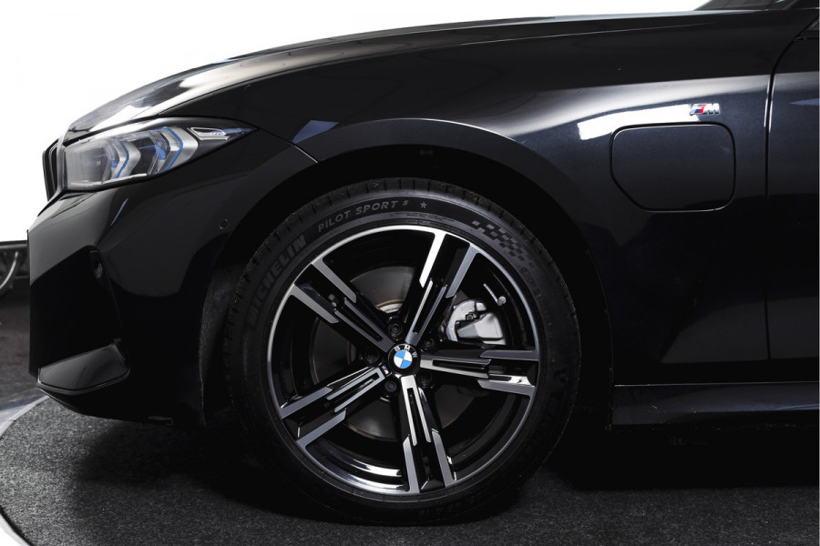 BMW 3 Serie Touring 330e xDrive M Sport Edition | Dig. Cockpit | Adapt. Cruise | Stoelverw. | PDC | 360 Camera | NAV + App. Connect | ECC | Elek. Klep | LM 18" | 3198