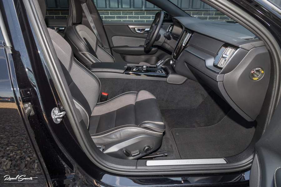 Volvo V60 2.0 T8 Plug-in hybrid AWD Ultimate Dark Long Range | Panoramadak | Harman Kardon | Adaptieve cruise | Blis | Memory |