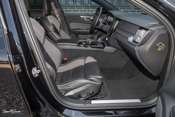 Volvo V60 2.0 T8 Plug-in hybrid AWD Ultimate Dark Long Range | Panoramadak | Harman Kardon | Adaptieve cruise | Blis | Memory |