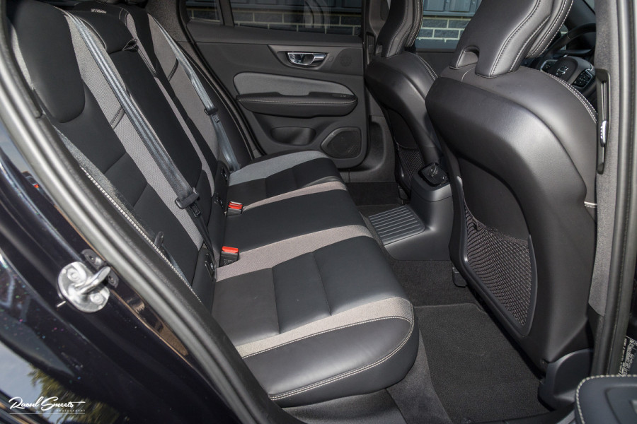 Volvo V60 2.0 T8 Plug-in hybrid AWD Ultimate Dark Long Range | Panoramadak | Harman Kardon | Adaptieve cruise | Blis | Memory |
