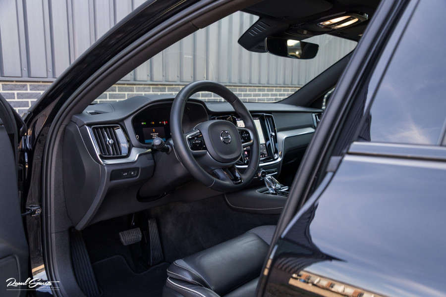 Volvo V60 2.0 T8 Plug-in hybrid AWD Ultimate Dark Long Range | Panoramadak | Harman Kardon | Adaptieve cruise | Blis | Memory |