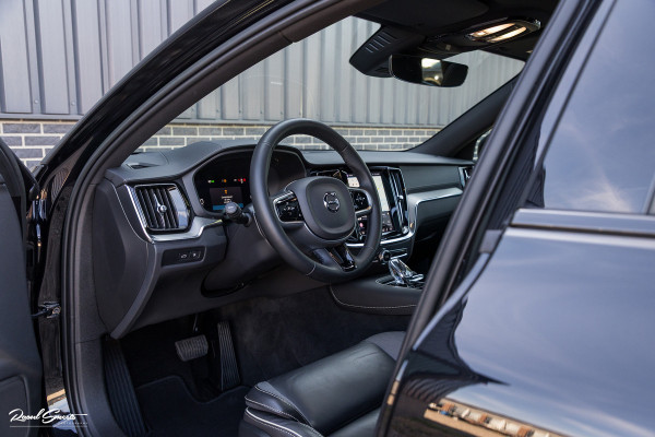 Volvo V60 2.0 T8 Plug-in hybrid AWD Ultimate Dark Long Range | Panoramadak | Harman Kardon | Adaptieve cruise | Blis | Memory |