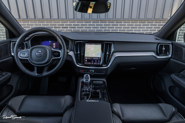 Volvo V60 2.0 T8 Plug-in hybrid AWD Ultimate Dark Long Range | Panoramadak | Harman Kardon | Adaptieve cruise | Blis | Memory |