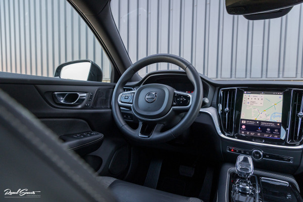 Volvo V60 2.0 T8 Plug-in hybrid AWD Ultimate Dark Long Range | Panoramadak | Harman Kardon | Adaptieve cruise | Blis | Memory |