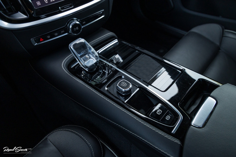 Volvo V60 2.0 T8 Plug-in hybrid AWD Ultimate Dark Long Range | Panoramadak | Harman Kardon | Adaptieve cruise | Blis | Memory |