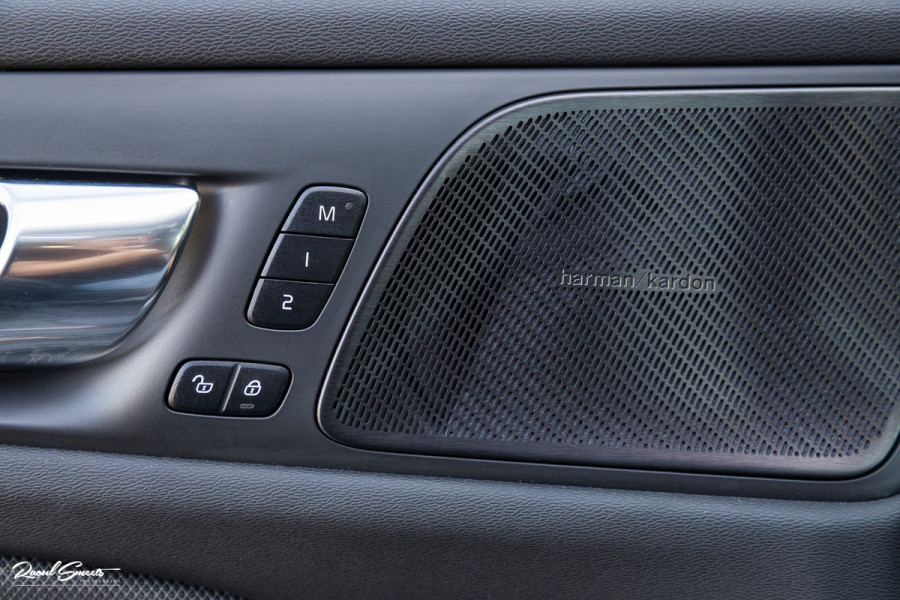 Volvo V60 2.0 T8 Plug-in hybrid AWD Ultimate Dark Long Range | Panoramadak | Harman Kardon | Adaptieve cruise | Blis | Memory |
