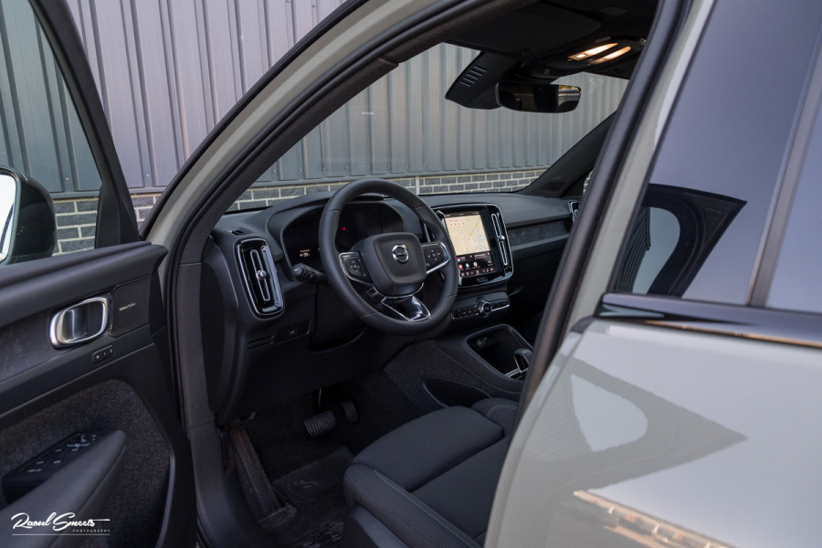 Volvo XC40 Recharge Ultimate 70 kWh | Panoramadak | Adaptieve cruise | Memory | Blis | Harman Kardon |