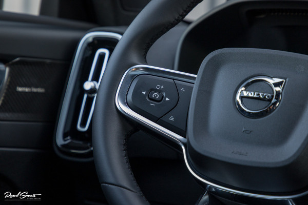 Volvo XC40 Recharge Ultimate 70 kWh | Panoramadak | Adaptieve cruise | Memory | Blis | Harman Kardon |