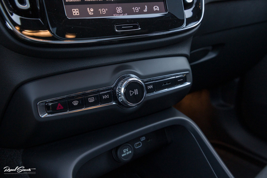 Volvo XC40 Recharge Ultimate 70 kWh | Panoramadak | Adaptieve cruise | Memory | Blis | Harman Kardon |