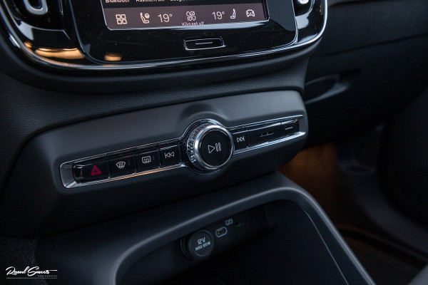 Volvo XC40 Recharge Ultimate 70 kWh | Panoramadak | Adaptieve cruise | Memory | Blis | Harman Kardon |