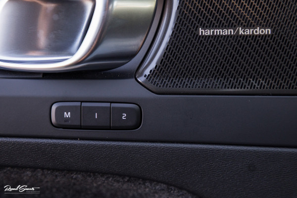 Volvo XC40 Recharge Ultimate 70 kWh | Panoramadak | Adaptieve cruise | Memory | Blis | Harman Kardon |