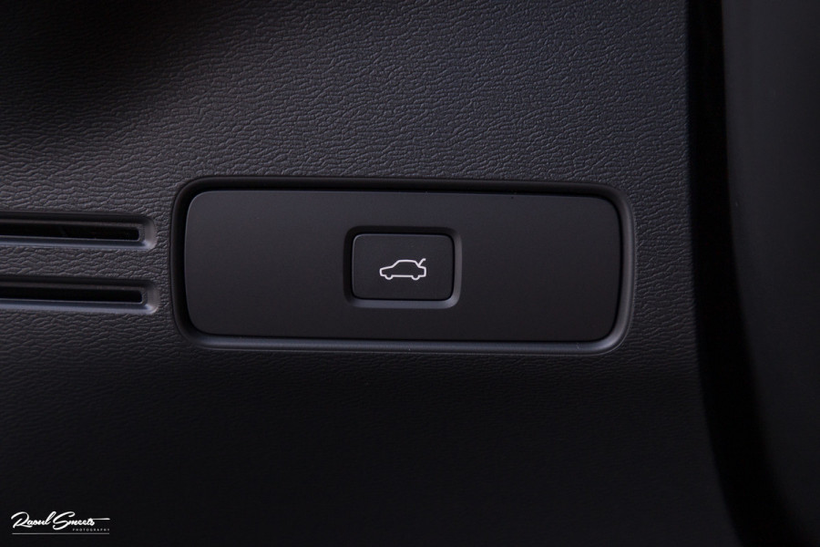 Volvo XC40 Recharge Ultimate 70 kWh | Panoramadak | Adaptieve cruise | Memory | Blis | Harman Kardon |
