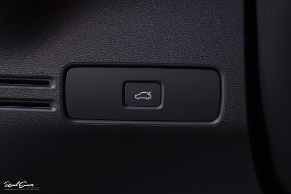 Volvo XC40 Recharge Ultimate 70 kWh | Panoramadak | Adaptieve cruise | Memory | Blis | Harman Kardon |