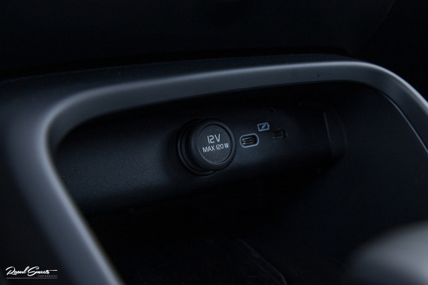 Volvo XC40 Recharge Ultimate 70 kWh | Panoramadak | Adaptieve cruise | Memory | Blis | Harman Kardon |