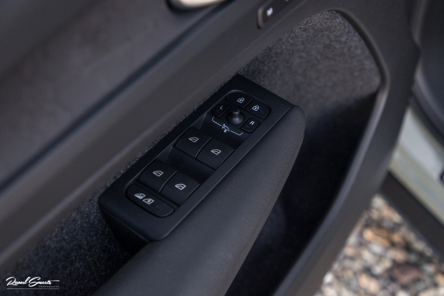 Volvo XC40 Recharge Ultimate 70 kWh | Panoramadak | Adaptieve cruise | Memory | Blis | Harman Kardon |