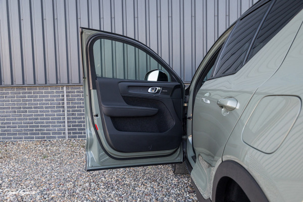 Volvo XC40 Recharge Ultimate 70 kWh | Panoramadak | Adaptieve cruise | Memory | Blis | Harman Kardon |