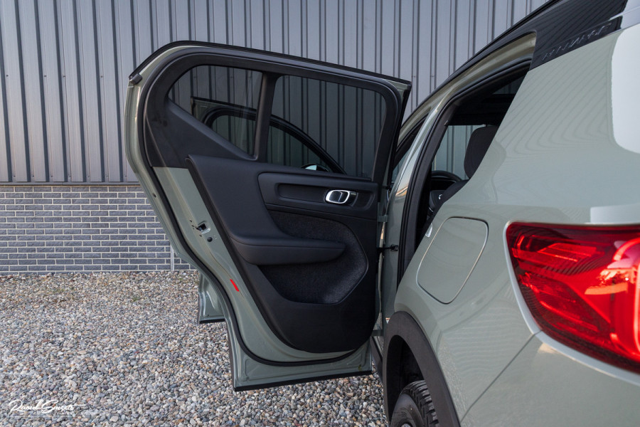 Volvo XC40 Recharge Ultimate 70 kWh | Panoramadak | Adaptieve cruise | Memory | Blis | Harman Kardon |