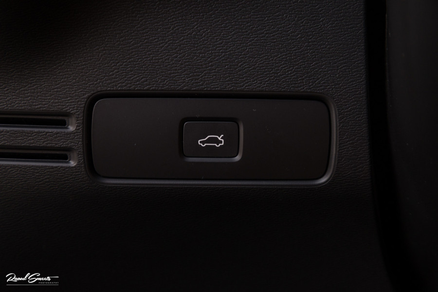 Volvo XC40 Recharge Ultimate 70 kWh | Panoramadak | Harman Kardon | Adaptieve cruise | Memory | Blis |