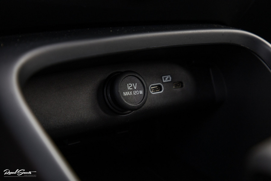 Volvo XC40 Recharge Ultimate 70 kWh | Panoramadak | Harman Kardon | Adaptieve cruise | Memory | Blis |