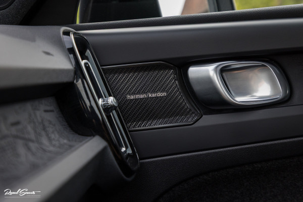 Volvo XC40 Recharge Ultimate 70 kWh | Panoramadak | Harman Kardon | Adaptieve cruise | Memory | Blis |