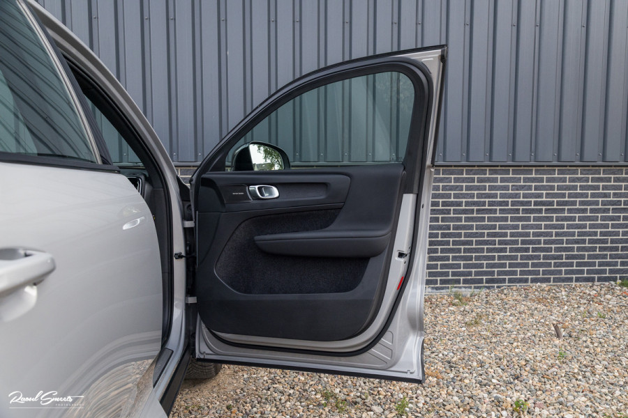 Volvo XC40 Recharge Ultimate 70 kWh | Panoramadak | Harman Kardon | Adaptieve cruise | Memory | Blis |